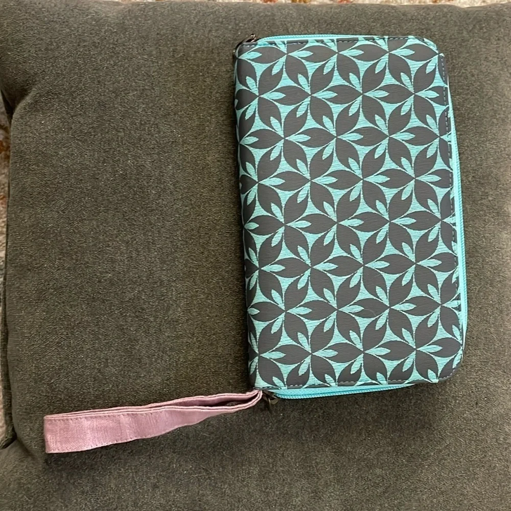 Malia designs zippered wristlet.